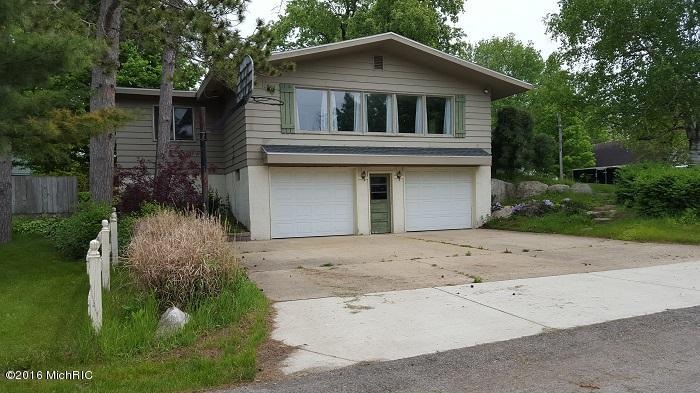 new side pic and garage