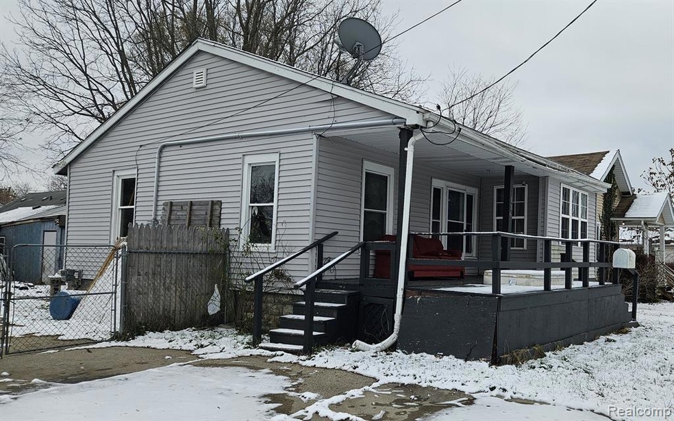 136 Madison Ave, Flint, MI 48503 - photo 1