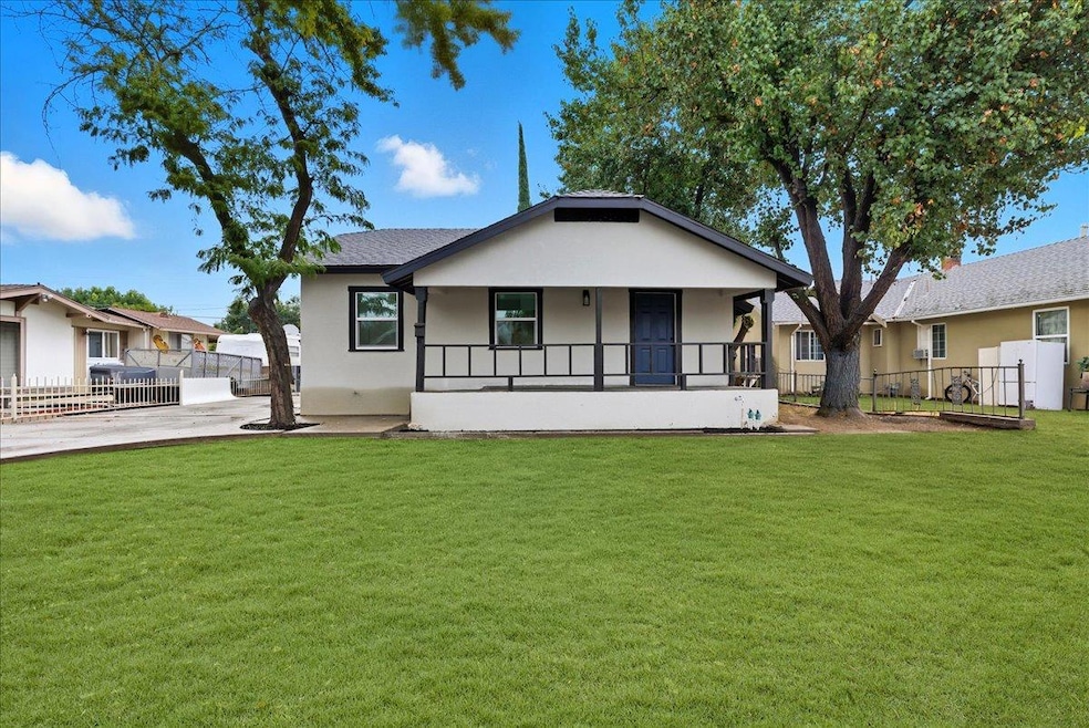 2842 B St, Selma, CA 93662 - photo 1