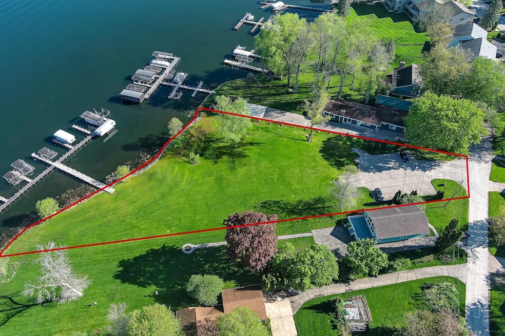 413 Strauss Unit 5 Ave, Green Lake, WI 54941 - photo 1