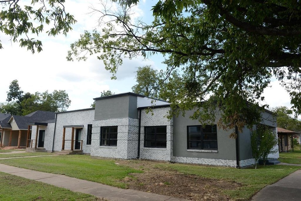 313 S Fannin Ave, Denison, TX 75020 - photo 1