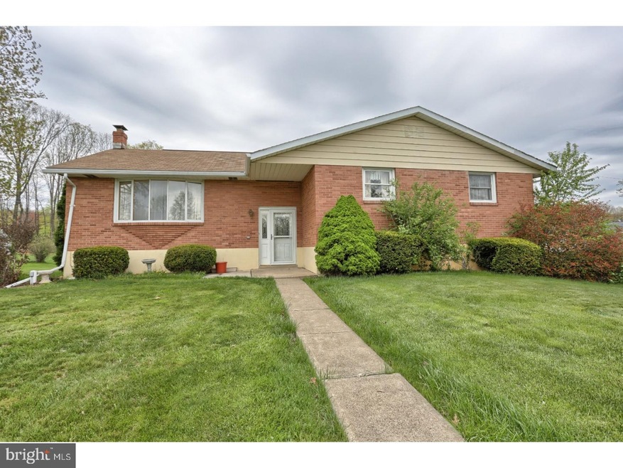 122 Cumberland Ave, Tamaqua, PA 18252 - photo 1