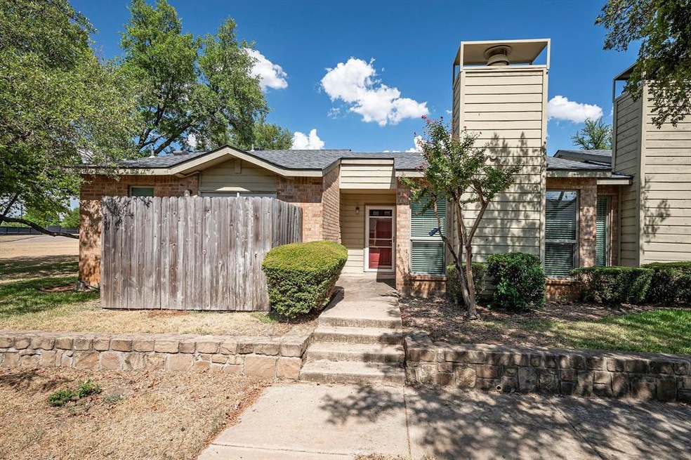 2010 Cottage Oak Ln, Colleyville, TX 76034 - photo 1