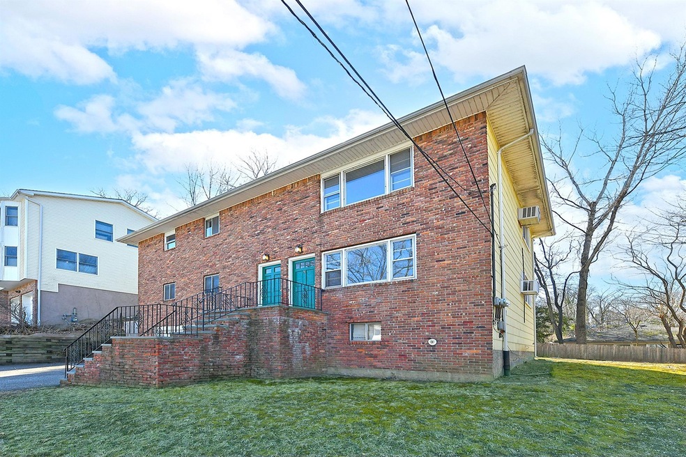 8 Harbor Hill Rd unit 2 Second Floor, Glen Cove, NY 11542 - photo 1