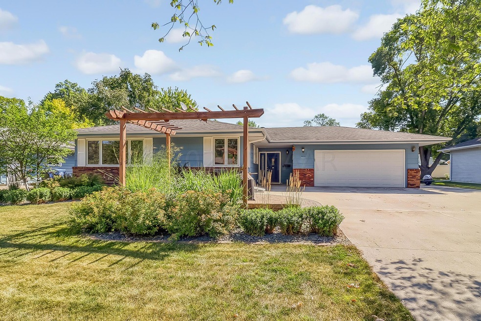 2831 Elm St N, Fargo, ND 58102 - photo 1