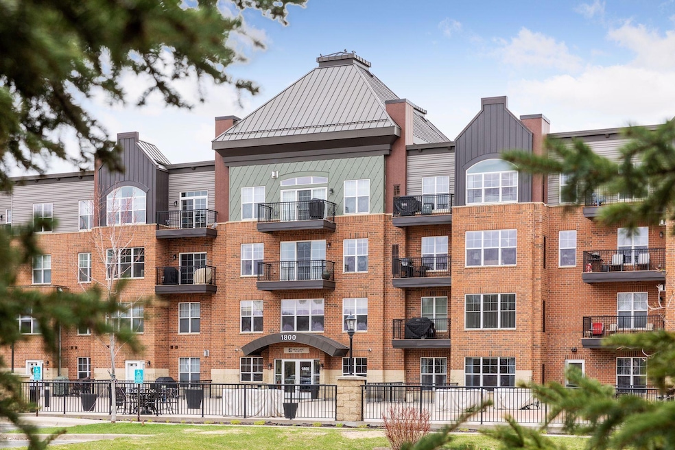 Welcome home to 1800 Graham Ave.  A large welcoming courtyard with places to relax with friends welcomes you as you arrive home.