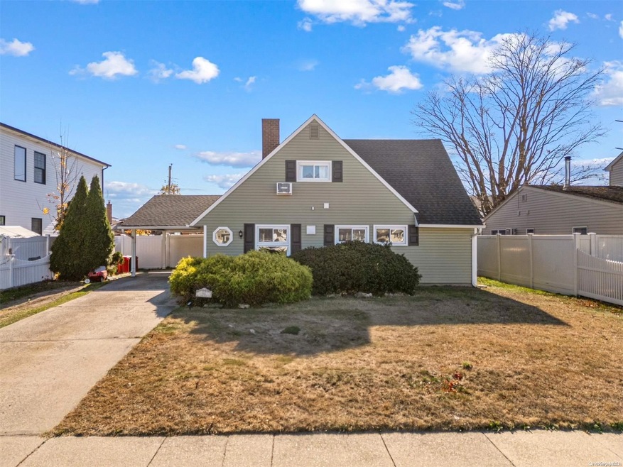 96 Twig Ln, Levittown, NY 11756 - photo 1