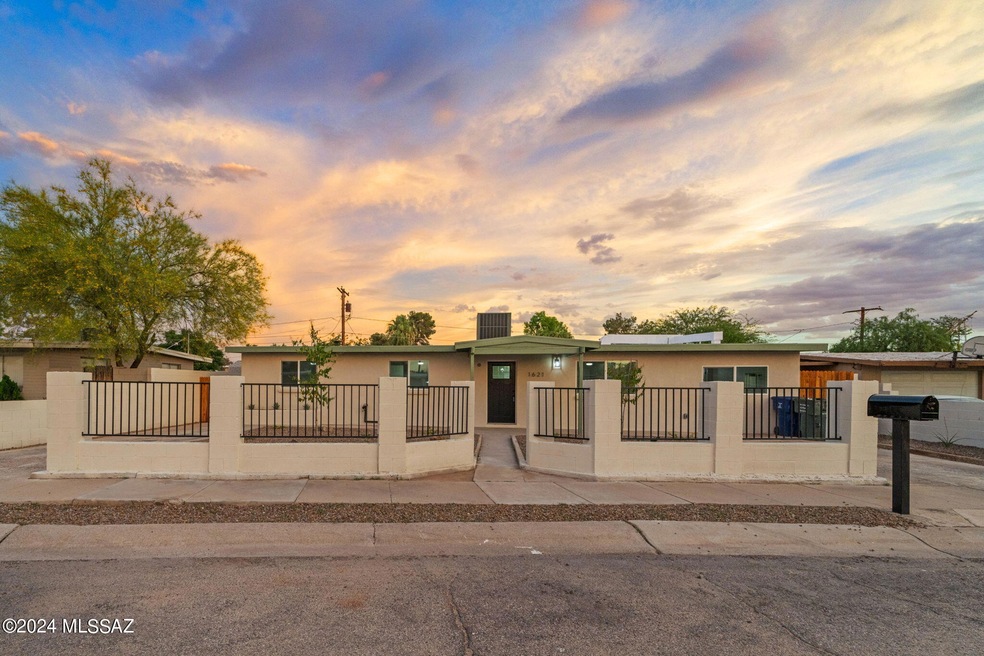1-web-or-mls-1621 W Windsor Street - MLS