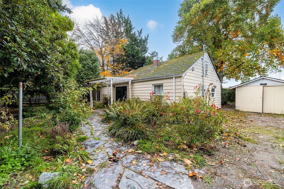 Exterior of home - Investor alert! Bring your vision and take advantage of this equity-building opportunity.