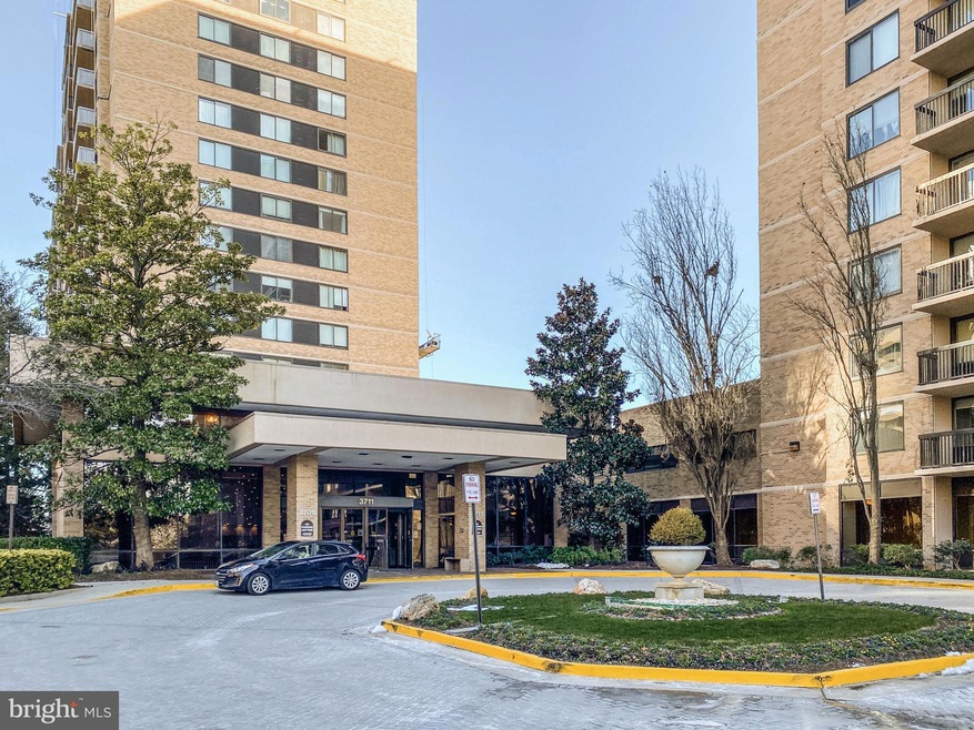 3709 S George Mason Dr unit 1204, Baileys Crossroads, VA 22041 - photo 1