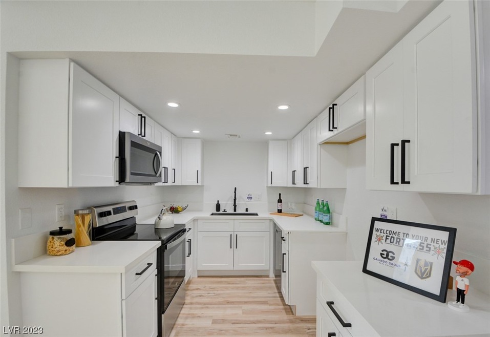 COMPLETELY BRAND NEW KITCHEN!