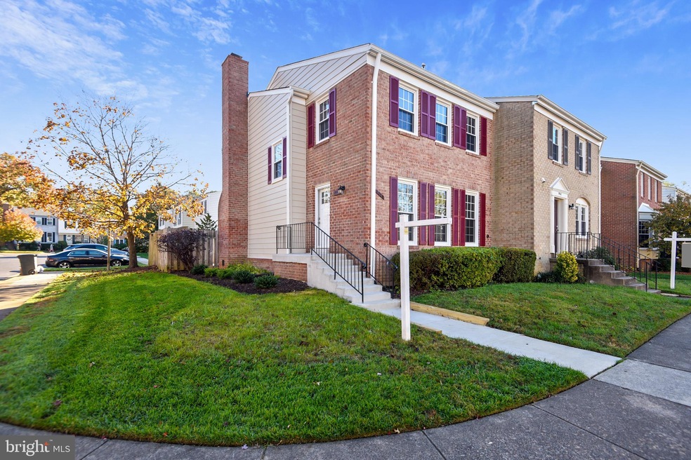 9944 Longford Ct, Vienna, VA 22181 - photo 1