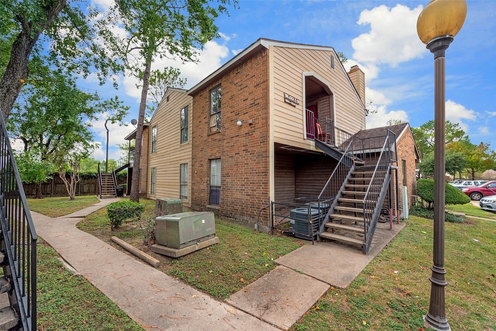 7200 T C Jester Blvd, Houston, TX 77088 - photo 1