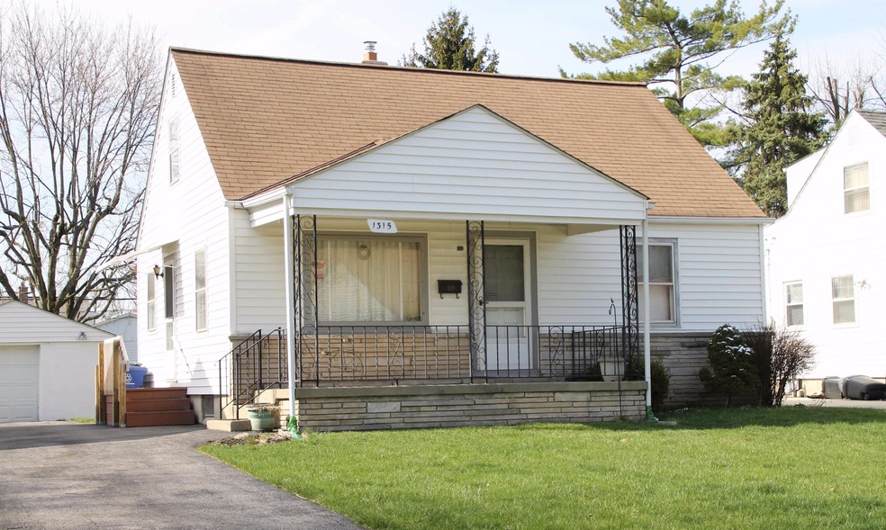 1315 Pauline Ave, Columbus, OH 43224 - photo 1