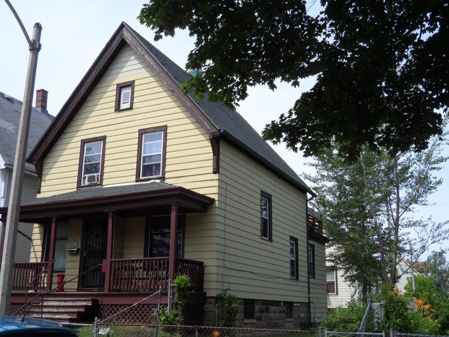 2 Houses 1 Lot