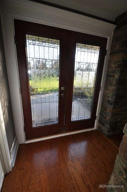 1227 Romney Rd, Bloomfield Hills, MI 48304 - photo 1