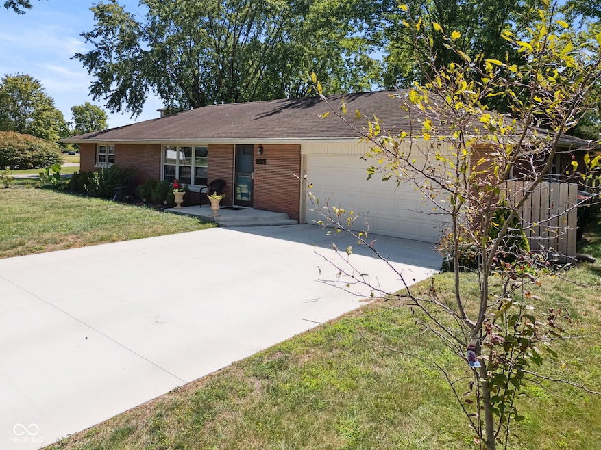 2239 Sims Dr, Columbus, IN 47203 - photo 1