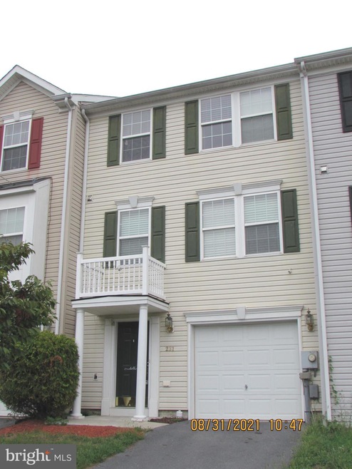 231 Scarboro Dr, Bunker Hill, WV 25413 - photo 1