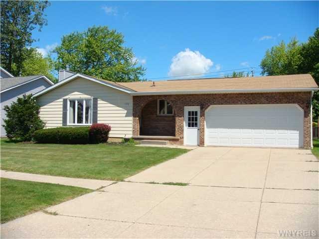 1106 Thomas Fox Dr E, North Tonawanda, NY 14120 - photo 1