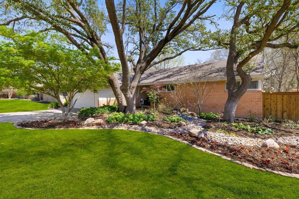 6584 Axton Ln, Dallas, TX 75214 - photo 1