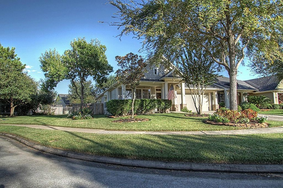 Gorgeous lot next to the pond and park!