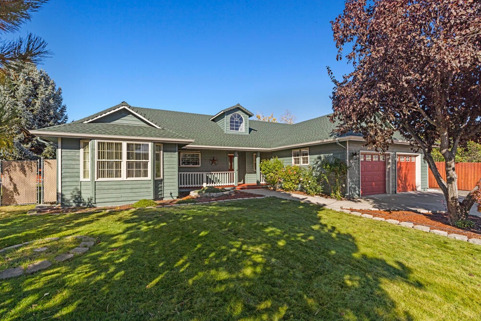 6511SarahCir.-1