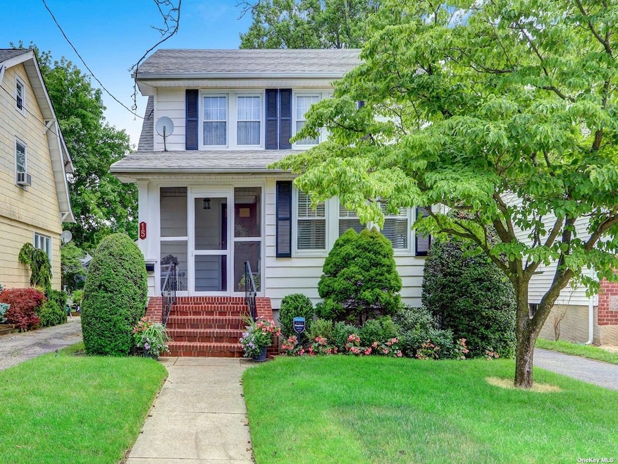 15 Poplar St, Valley Stream, NY 11581 - photo 1