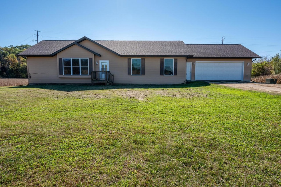 W28741 State Road 54 35, Trempealeau, WI 54661 - photo 1