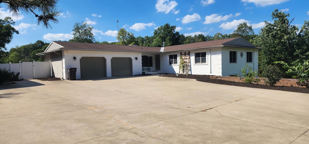 1083 N Bellamy
