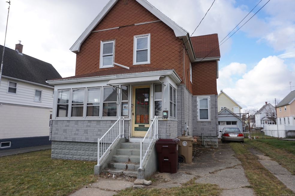 37 Franklin St, Ludlow, MA 01056 - photo 1