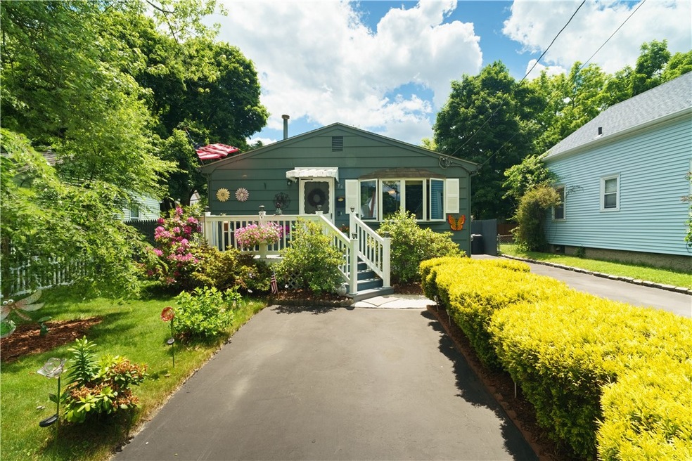 76 Vanderbilt Rd, Warwick, RI 02886 - photo 1