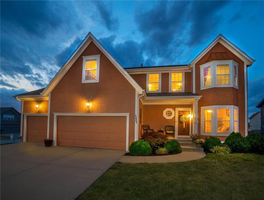 1280 SW Nagona Ln, Lees Summit, MO 64082 - photo 1