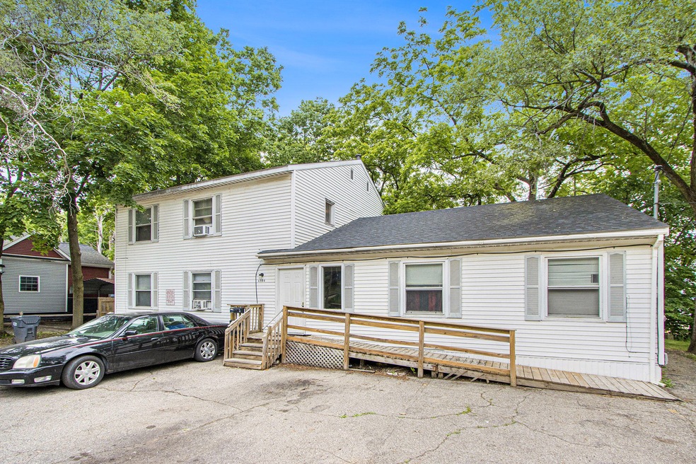1304DouglasAve_40