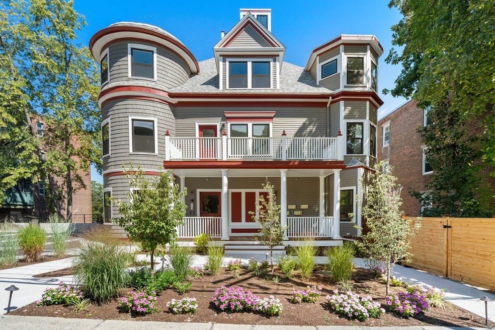 111 Winthrop Rd unit 3, Brookline, MA 02445 - photo 1