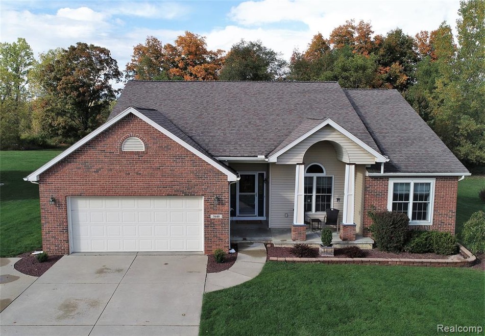 5440 Sycamore Ln unit 37, Flint, MI 48532 - photo 1