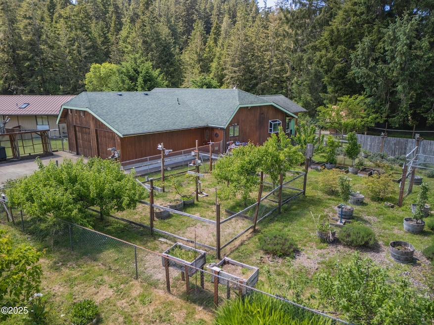 824 SE Home Port Lane