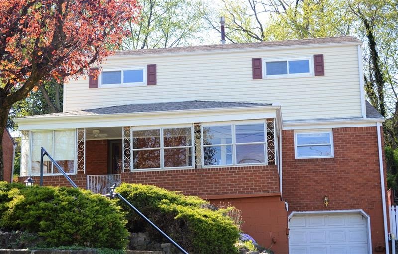 Welcome home to this spacious home just waiting fo