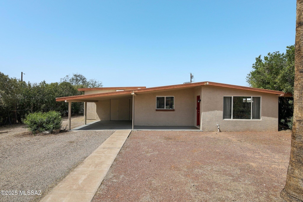 1-web-or-mls-N Walnut Ave-02042025-001