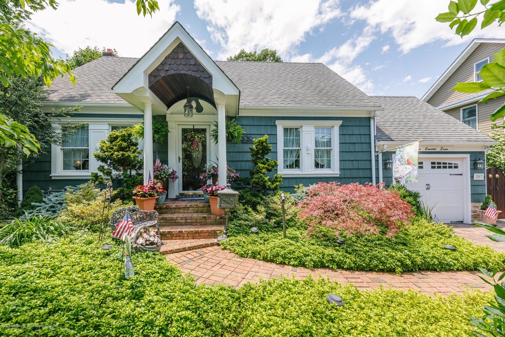 207 Riveredge front1