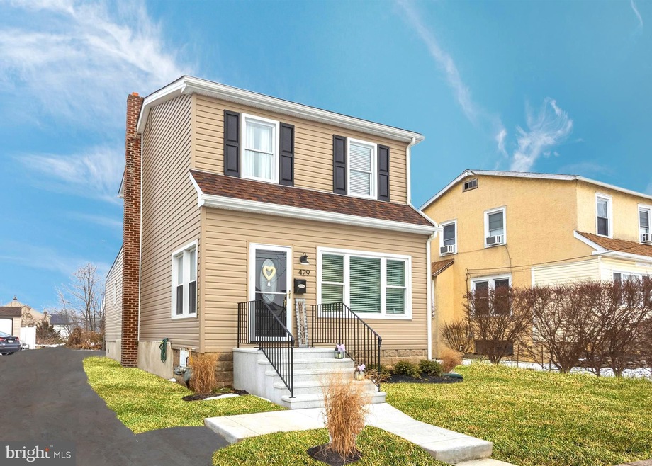 429 Hillcrest Ave, Glenolden, PA 19036 - photo 1