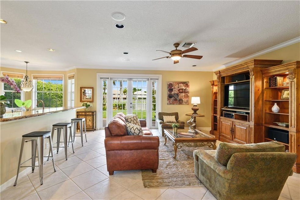 Beautiful Edison model with spacious open flow.