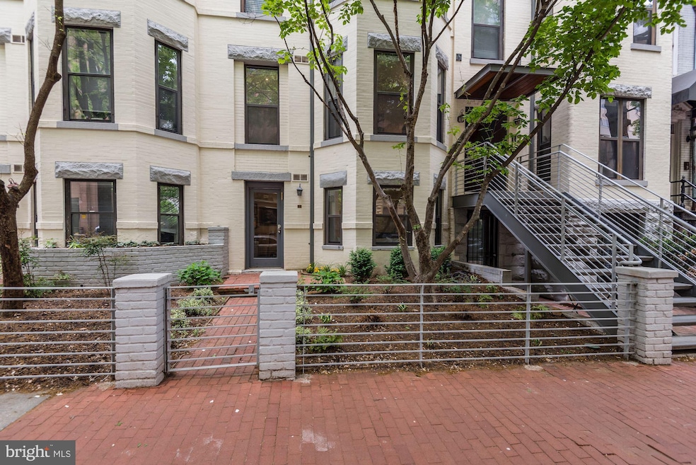 1124 25th St NW unit T2, Washington, DC 20037 - photo 1