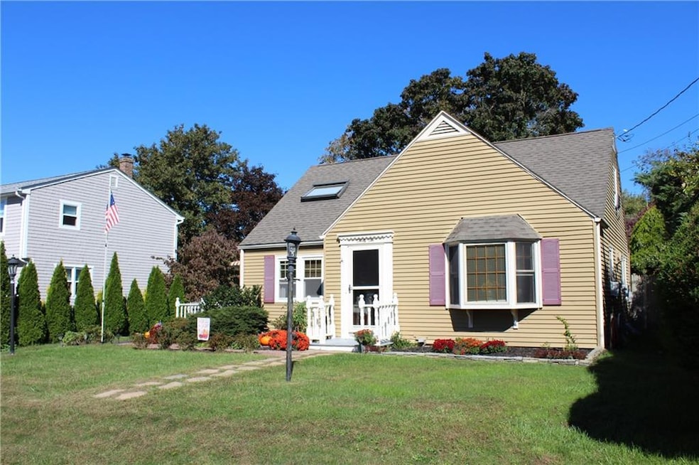 32 Reed St, Tiverton, RI 02878 - photo 1