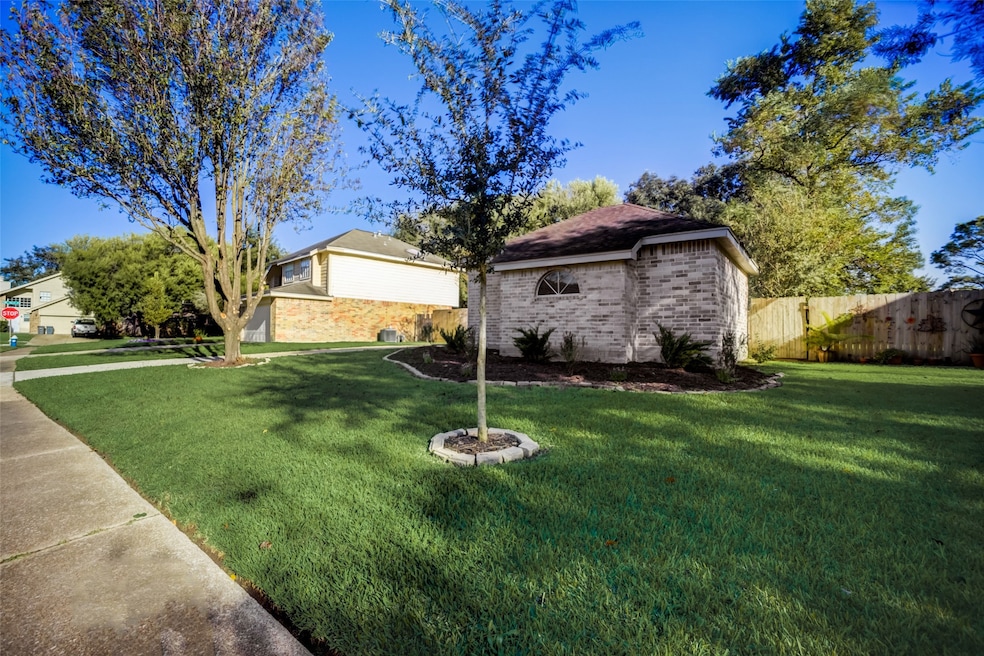 8450 Lake Crystal Dr, Houston, TX 77095 - photo 1