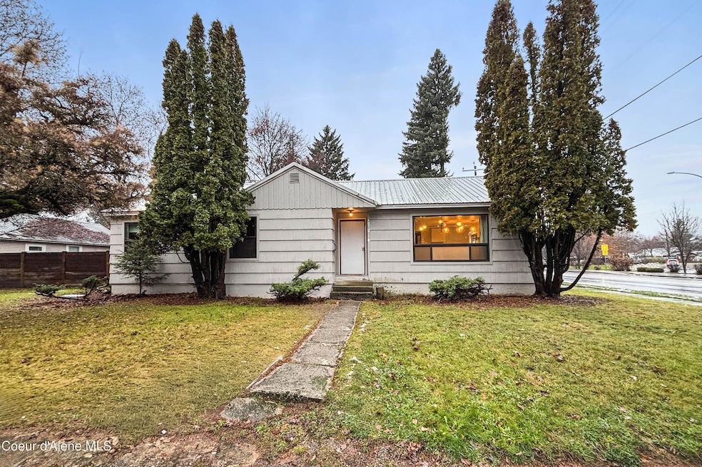 727 N Sixth St, Sandpoint, ID 83864 - photo 1