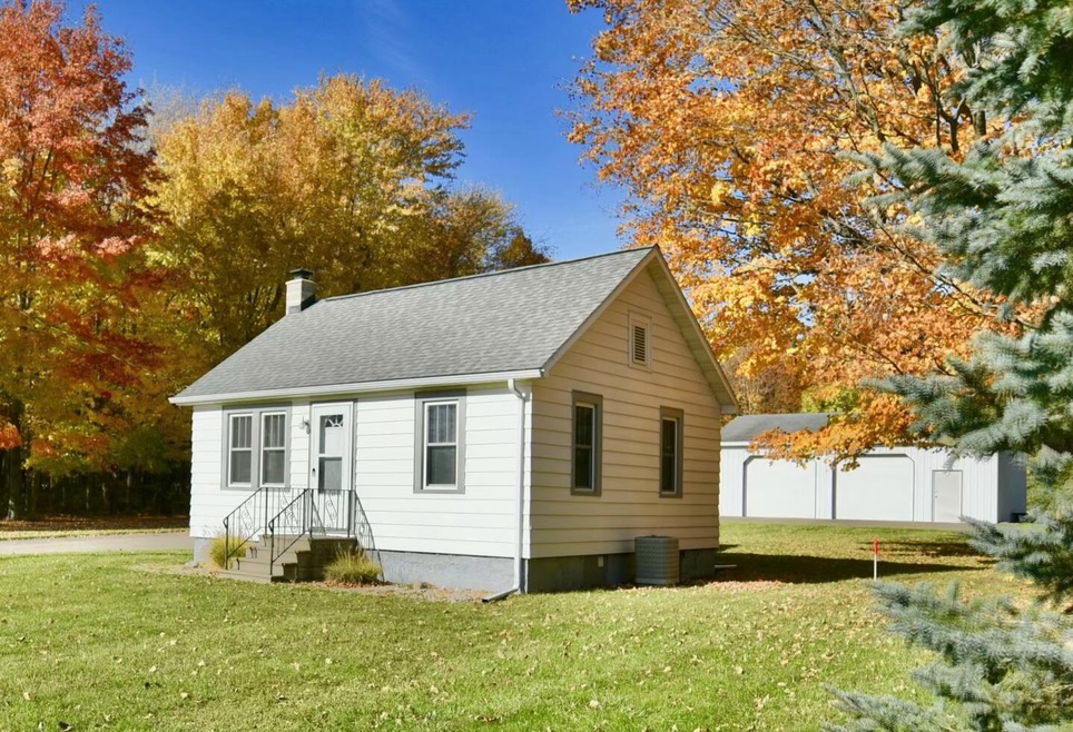 Welcome to 2591 W Thar Road Coloma MI