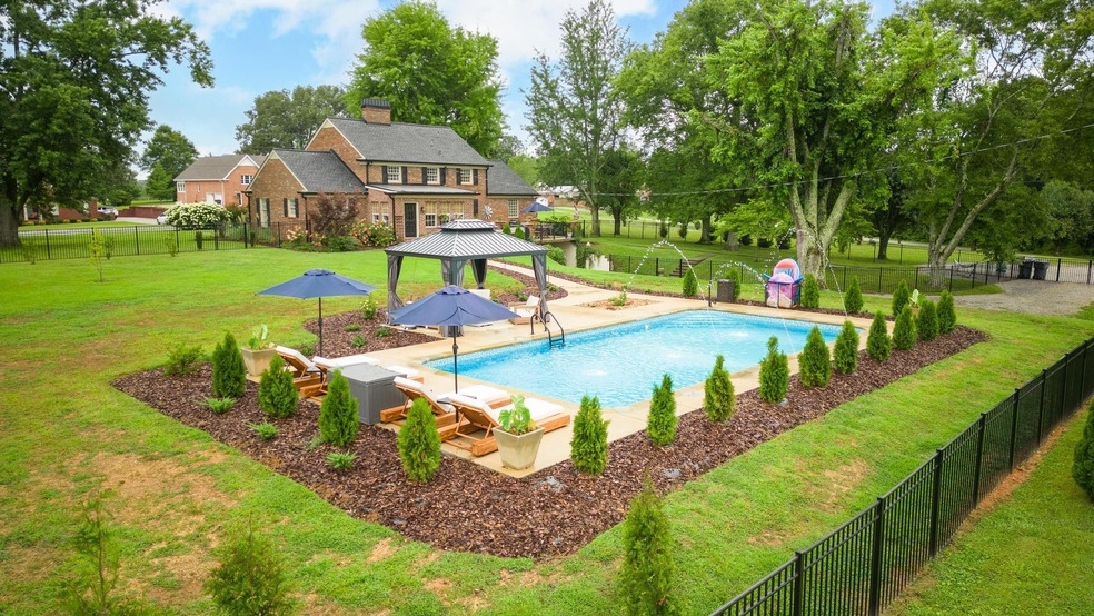 80 Kings Ridge Dr, McMinnville, TN 37110 - photo 1