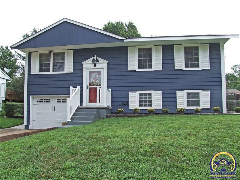 3120 SW Grand Ct, Topeka, KS 66614 - photo 1