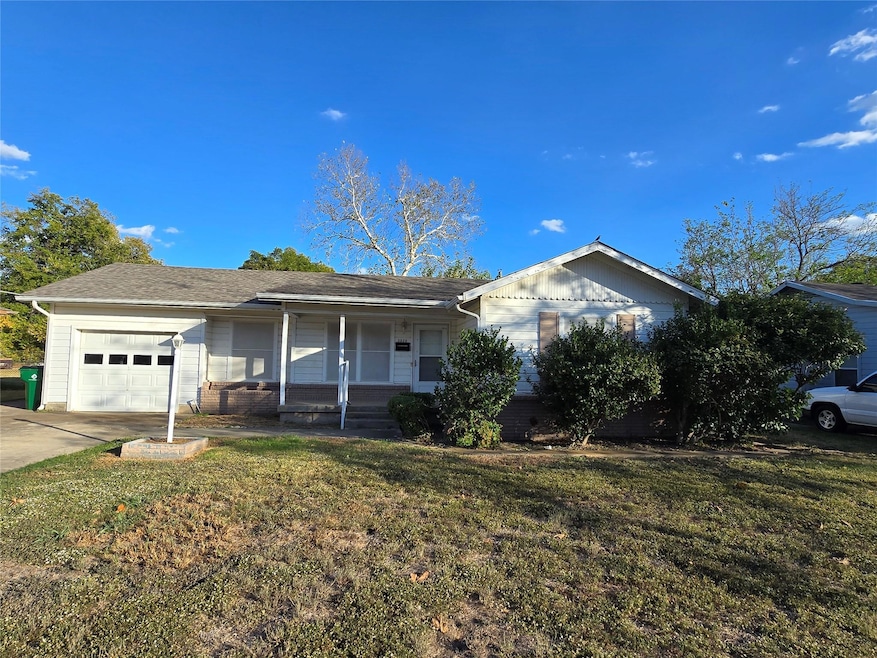 Ranch-style house with a porch, a front yard, and 