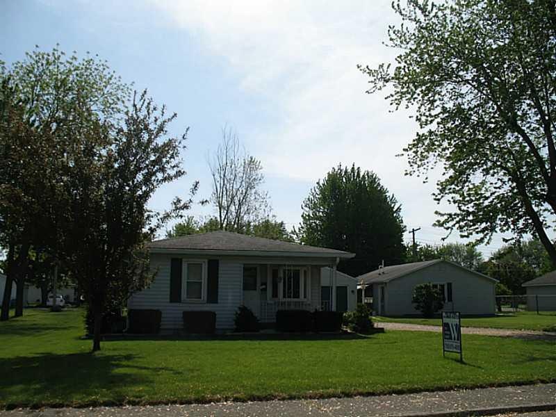 815 Maple St, Tipton, IN 46072 - photo 1